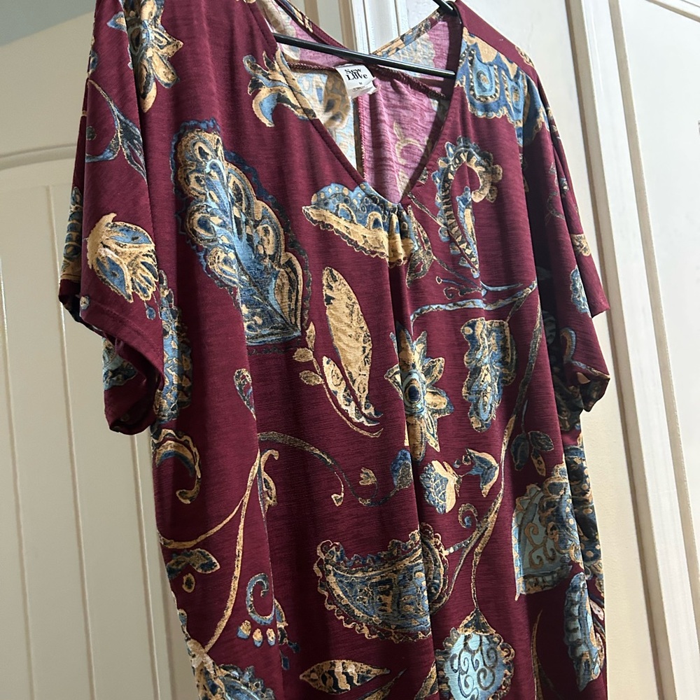 Sew in love blouse size large roomy 1x can wear boutique brand paisley print